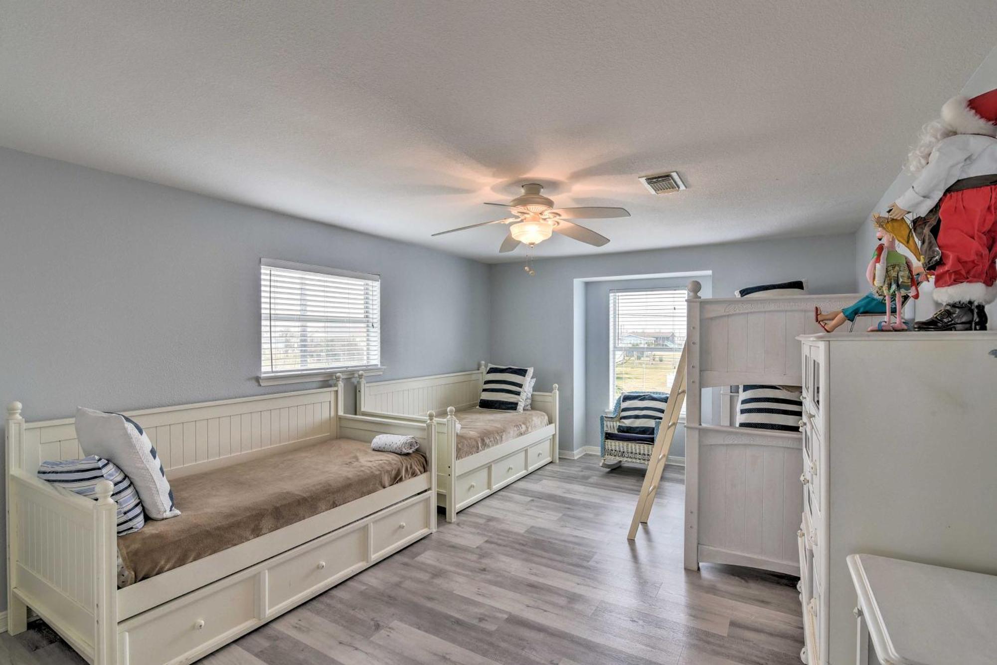 Oceanfront Galveston Home - Walk To Beach! Zewnętrze zdjęcie